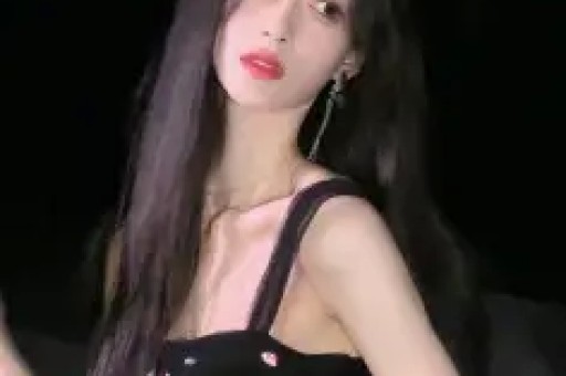 网红“迅猛龙特蕾莎”会员直播引热议因操作失误公开回应真相！