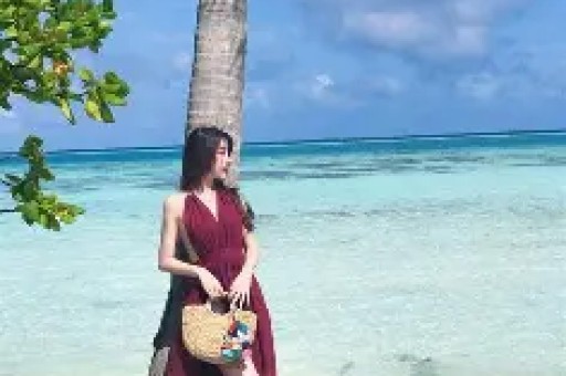 网红蓝战非复出带货3天破千万曾豪言年入九位数引发热议